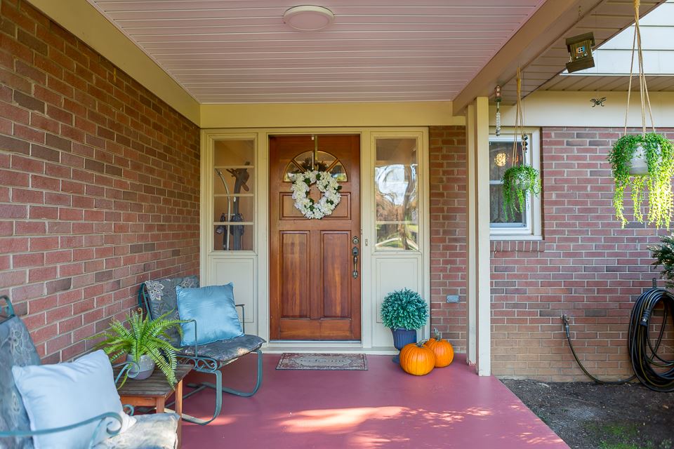 1214 Hollins Road Waynesboro, VA 22980 - Photo 4 of 45 Gallery Image 4