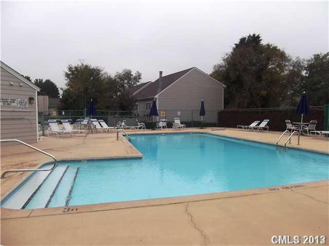 6043 Heath Valley Road, Unit I Charlotte, NC 28210 - Photo 2 of 16