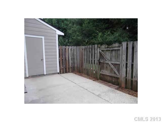 6043 Heath Valley Road, Unit I Charlotte, NC 28210 - Photo 14 of 16