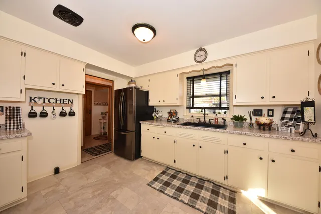 $320,000 | 9602 West Arthur Avenue, West Allis, WI 53227