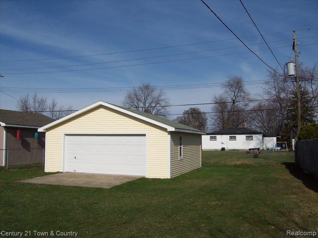 5250 Drayton Road Clarkston, MI 48346 - Photo 2 of 6 Extra 24 X 24 detached garage