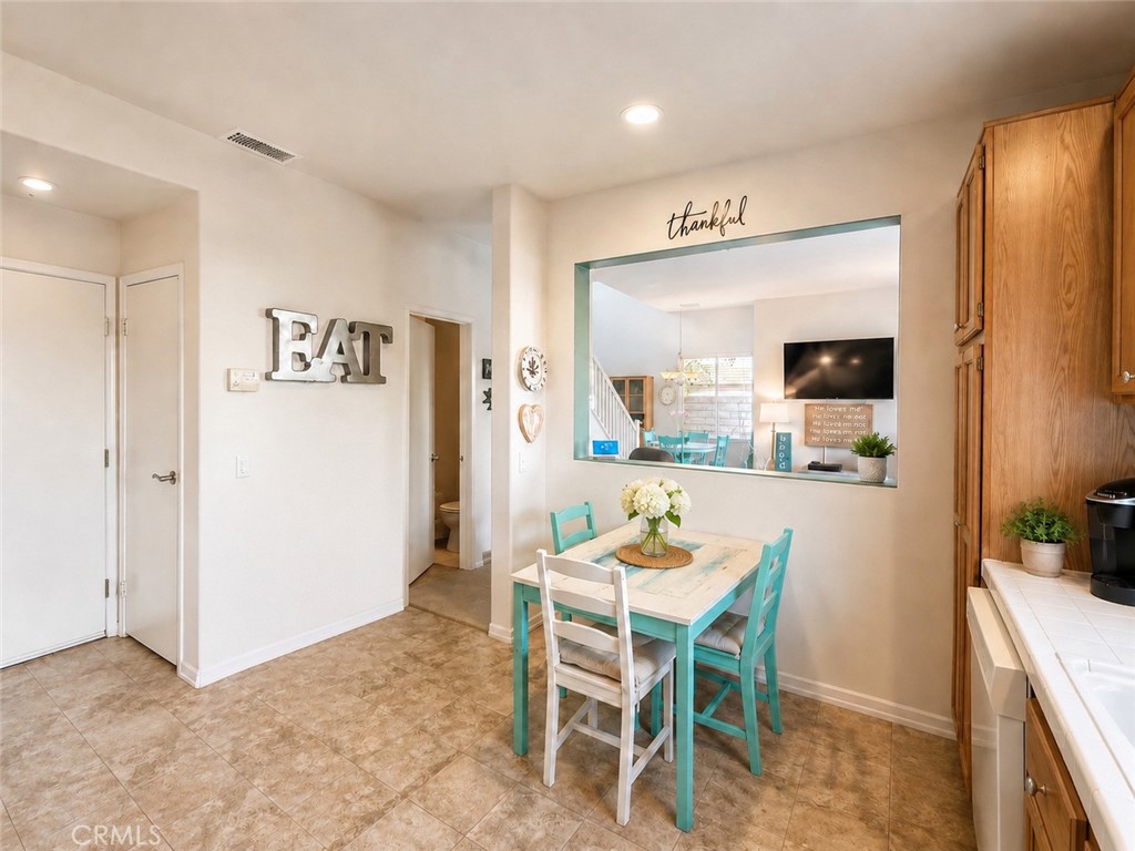 292 Edgemire Lane Simi Valley, CA 93065 - Photo 12 of 45