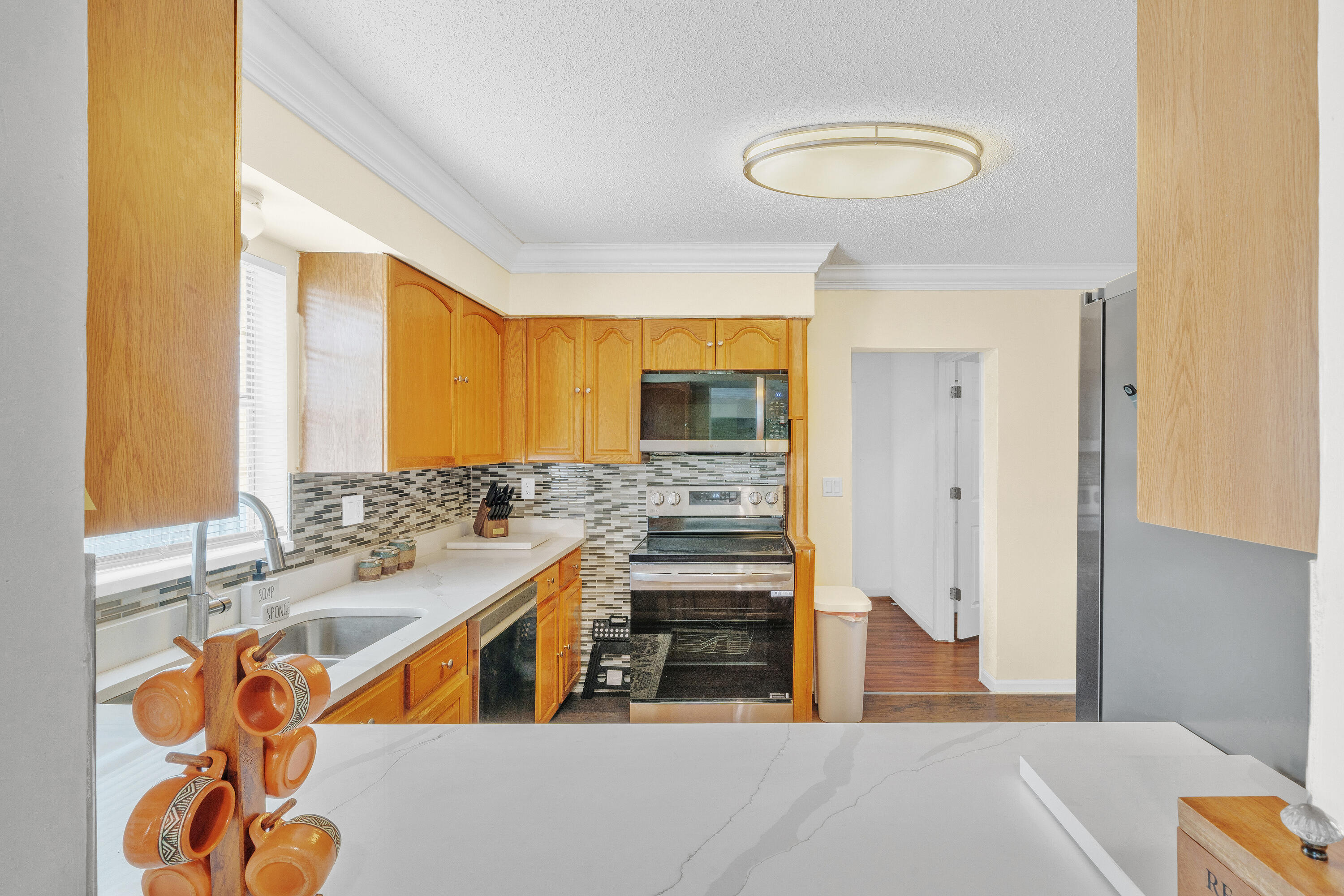 1350 Riverside Circle, Unit 1 Wellington, FL 33414 - Photo 9 of 43 7 Kitchen (1)
