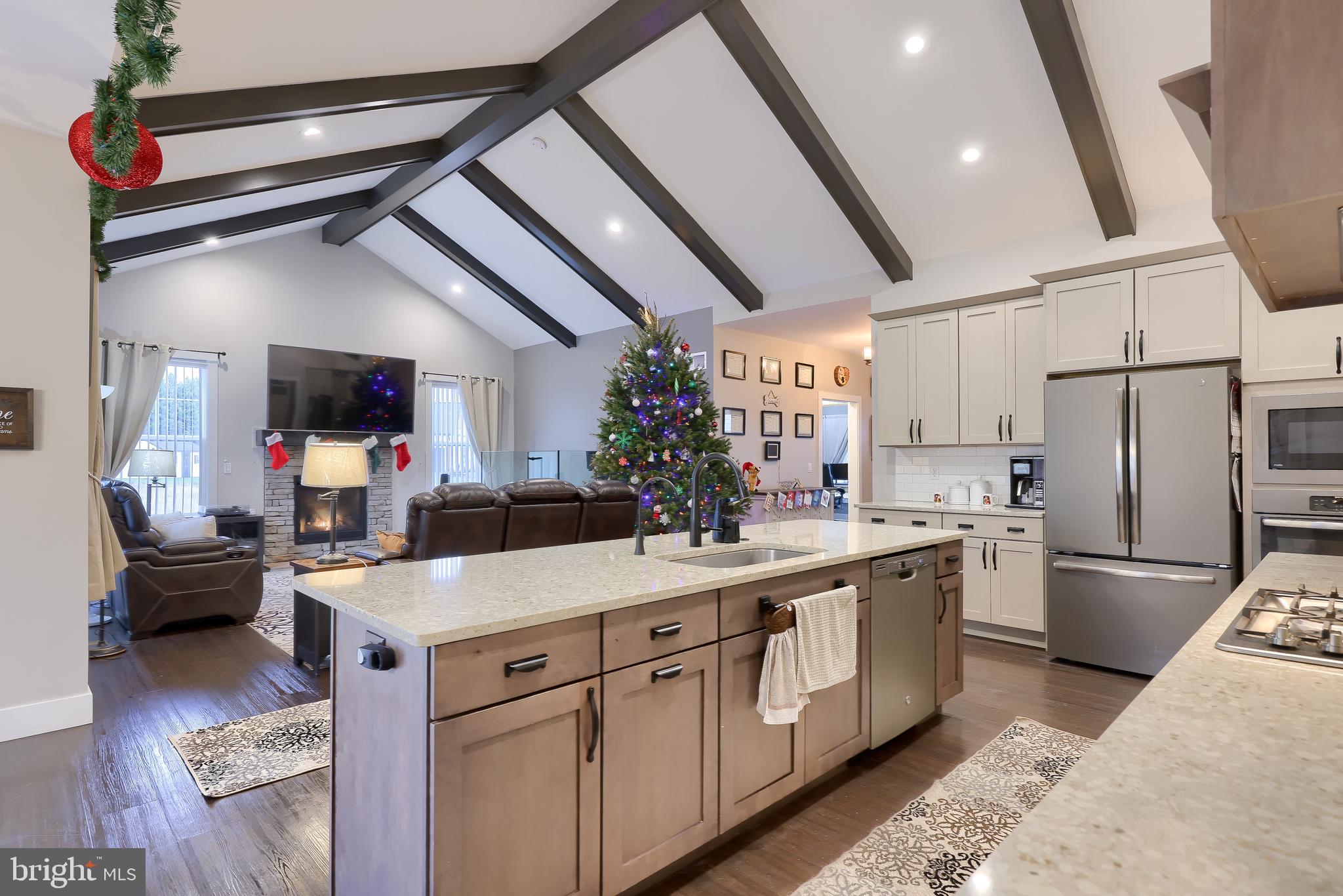161 East Valley Road Denver, PA 17517 - Photo 22 of 60 Great room w/ exposed beams