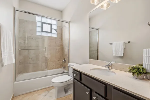 $600,000 | 2243 North Lister Avenue, Unit 402, Chicago, IL 60614