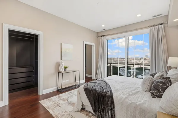 $600,000 | 2243 North Lister Avenue, Unit 402, Chicago, IL 60614