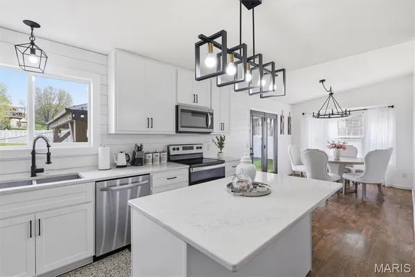 $425,000 | 1911 Providence Estate Drive, Wentzville, MO 63385