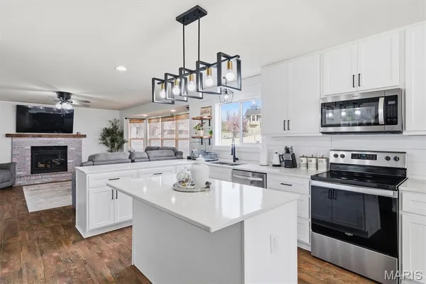 $425,000 | 1911 Providence Estate Drive, Wentzville, MO 63385
