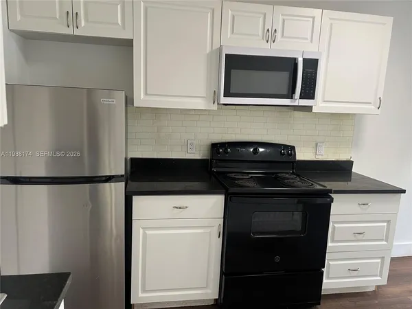 $1,290 | 2118 North 19th Avenue, Unit 14, Hollywood, FL 33020