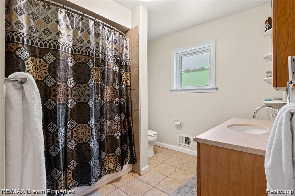 49720 Mott Road Canton, MI 48188 - Photo 13 of 23