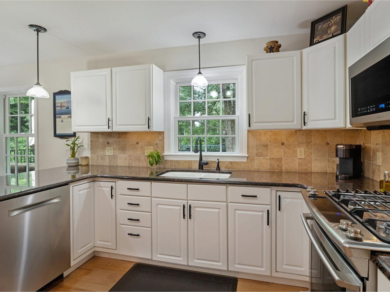 240 Farmstead Drive Shelburne, VT 05482 - Photo 3 of 40 Gallery Image 3