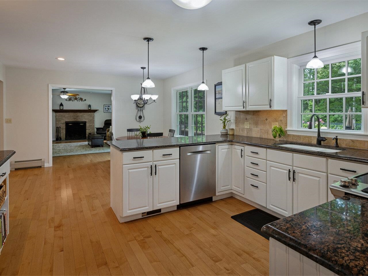 240 Farmstead Drive Shelburne, VT 05482 - Photo 5 of 40 Gallery Image 5