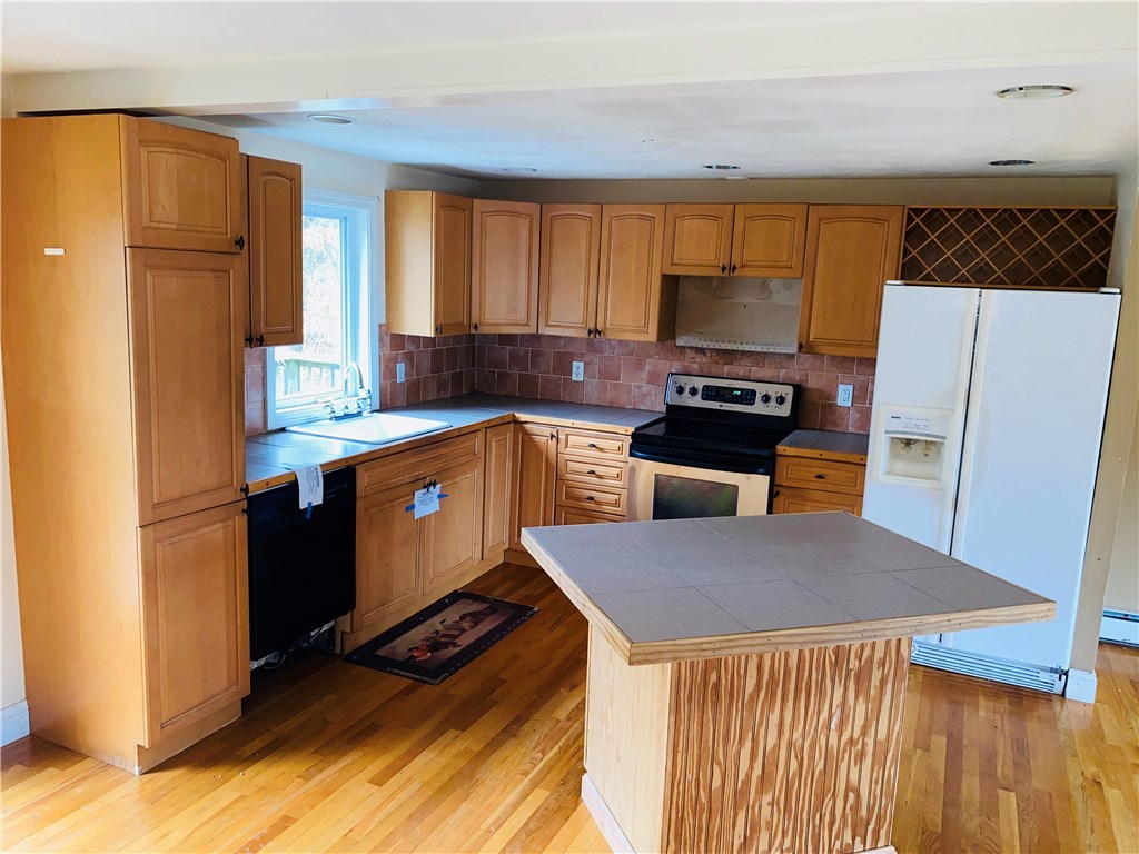 24 Norman Road Jamestown, RI 02835 - Photo 10 of 22