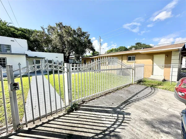 $2,600 | 1278 Northwest 44th Street, Unit 1, Miami, FL 33142