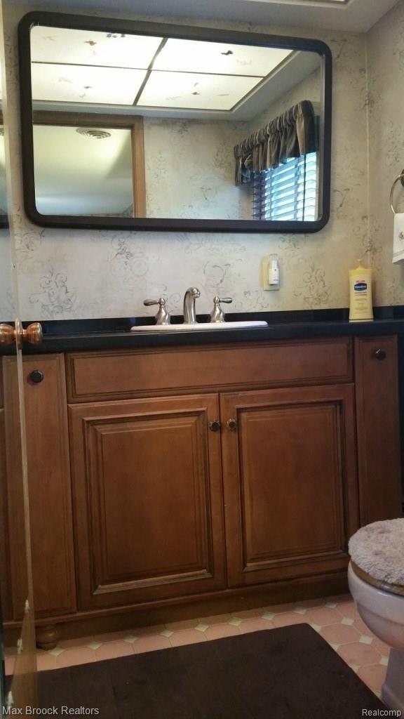 734 Lynndale Drive Rochester, MI 48309 - Photo 23 of 37 20150519_150324.jpg