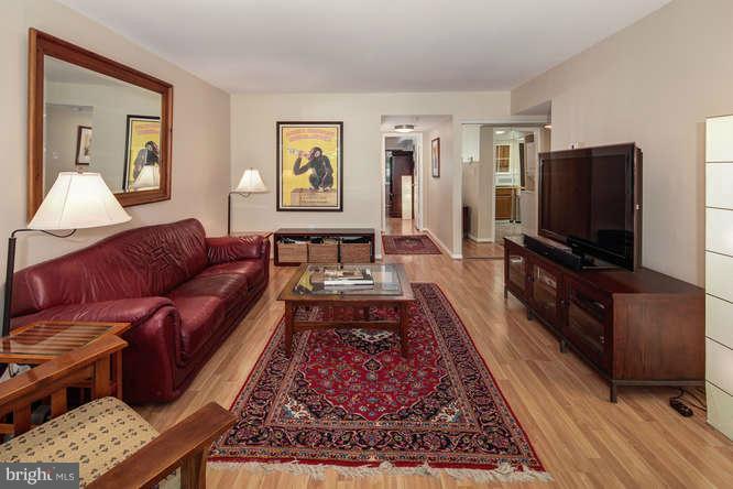 1523 Northgate Square, Unit 15232 Reston, VA 20190 - Photo 2 of 27 Family Room