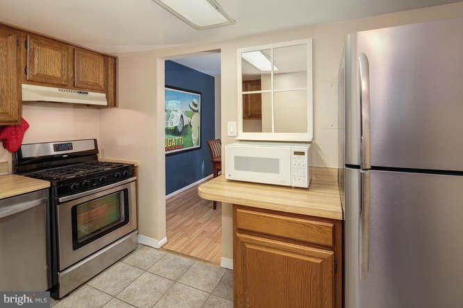 1523 Northgate Square, Unit 15232 Reston, VA 20190 - Photo 5 of 27 Kitchen