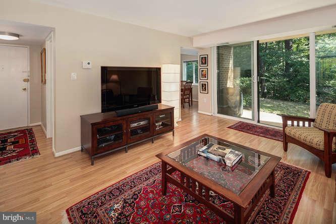 1523 Northgate Square, Unit 15232 Reston, VA 20190 - Photo 10 of 27 Family Room