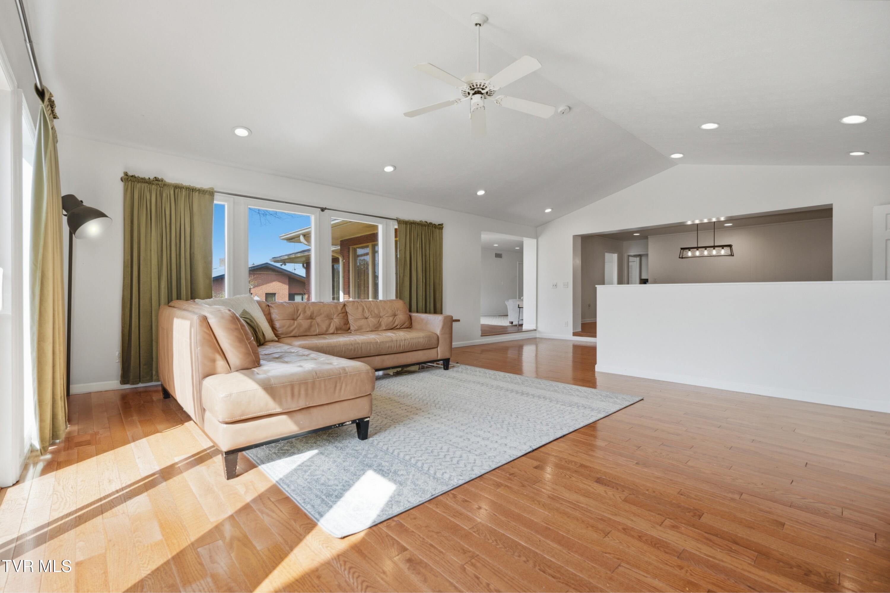 2125 Heatherly Road Kingsport, TN 37660 - Photo 11 of 49 Great Room