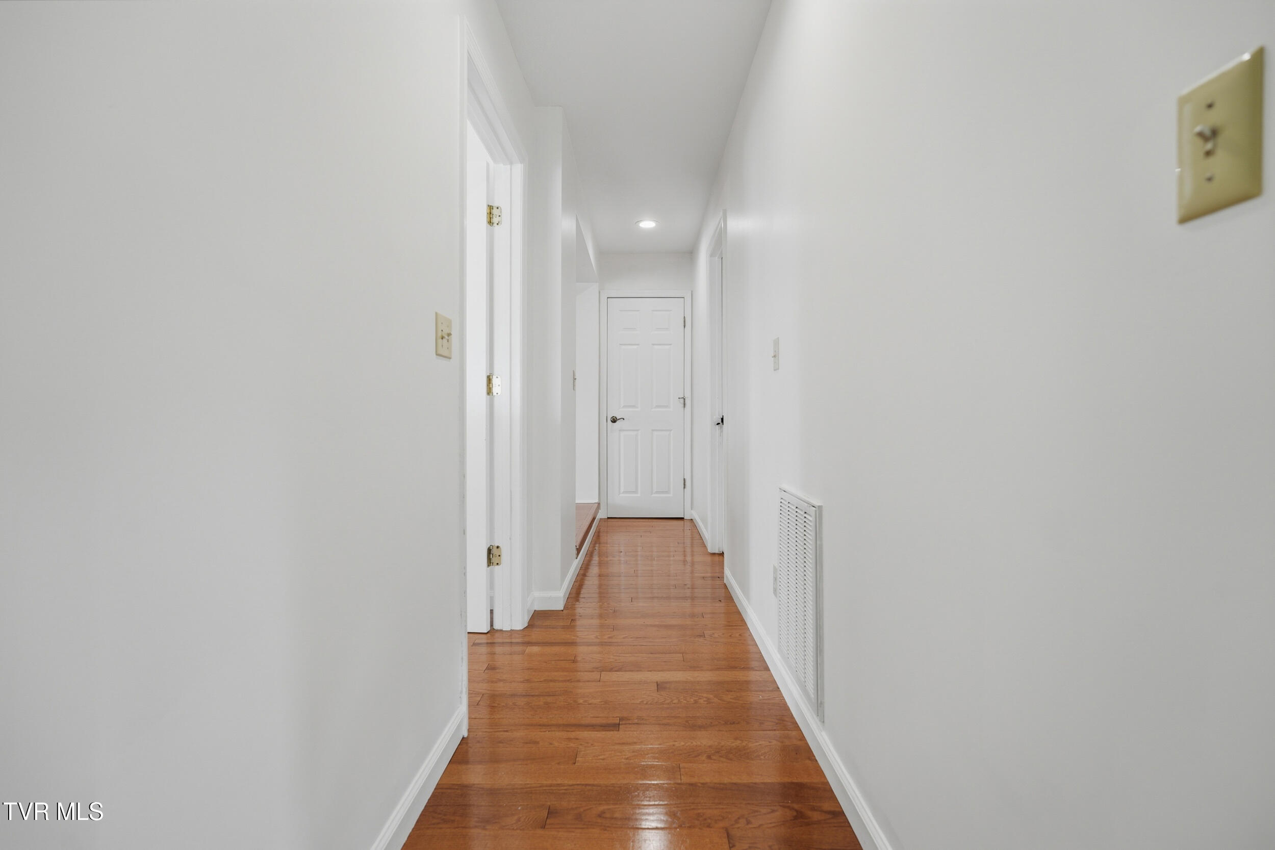 2125 Heatherly Road Kingsport, TN 37660 - Photo 13 of 49 Hallway