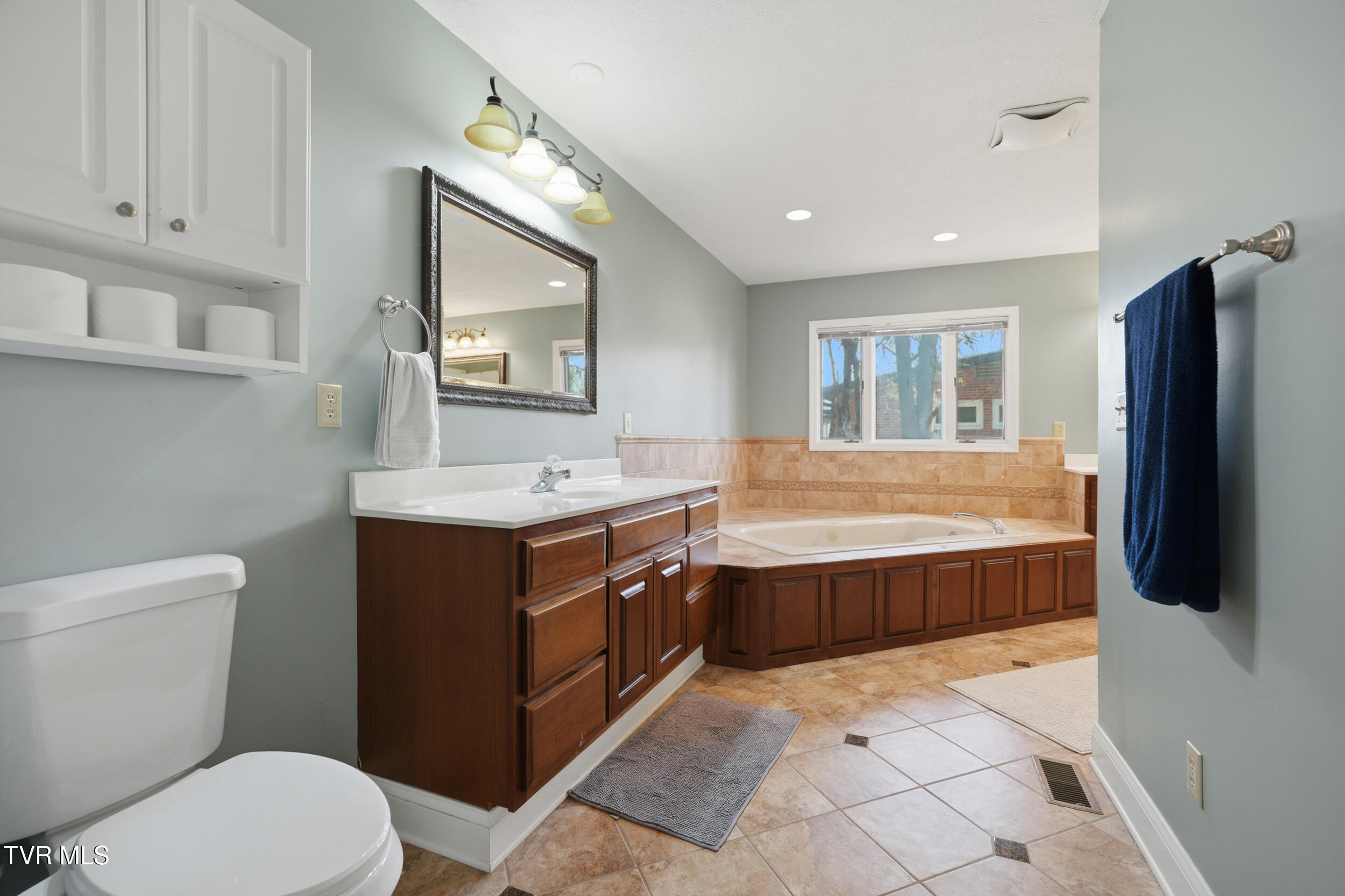 2125 Heatherly Road Kingsport, TN 37660 - Photo 19 of 49 Master Bath