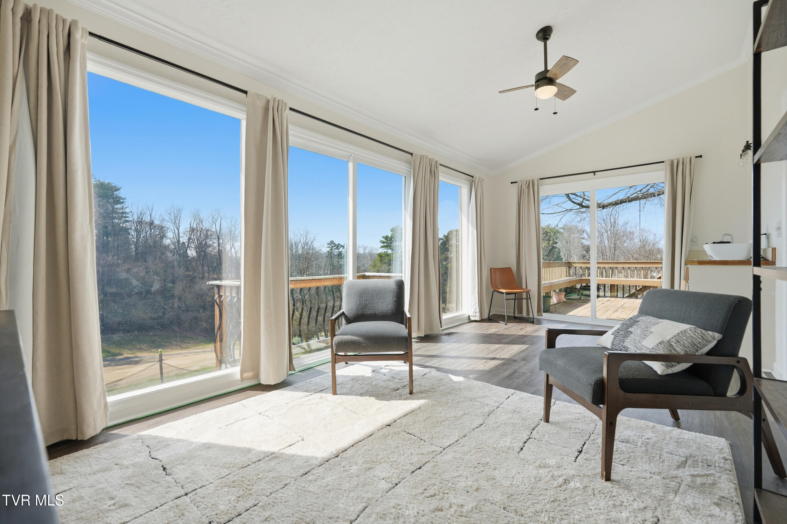 2125 Heatherly Road Kingsport, TN 37660 - Photo 20 of 49 Sun Room