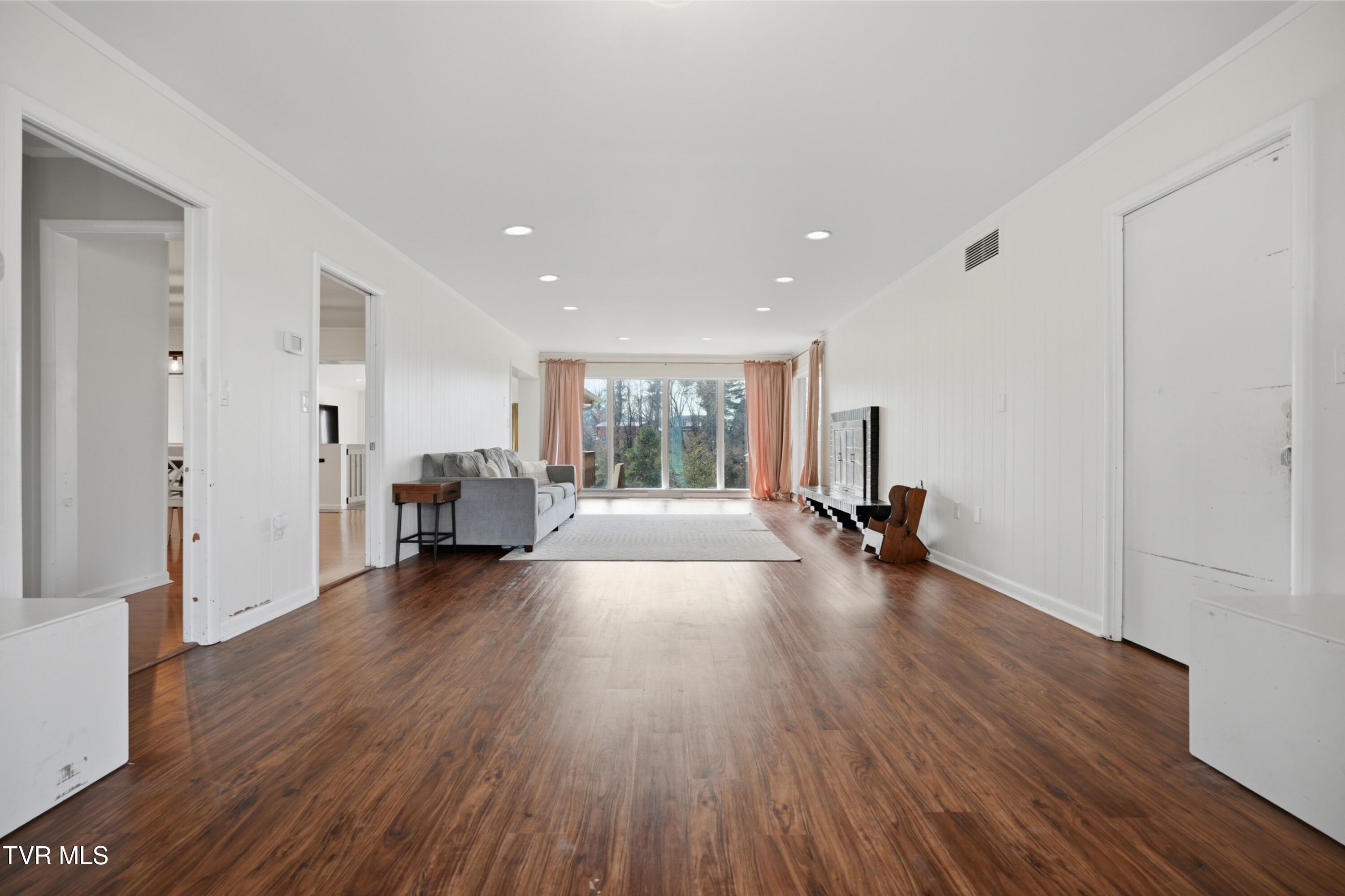 2125 Heatherly Road Kingsport, TN 37660 - Photo 2 of 49 Living Room