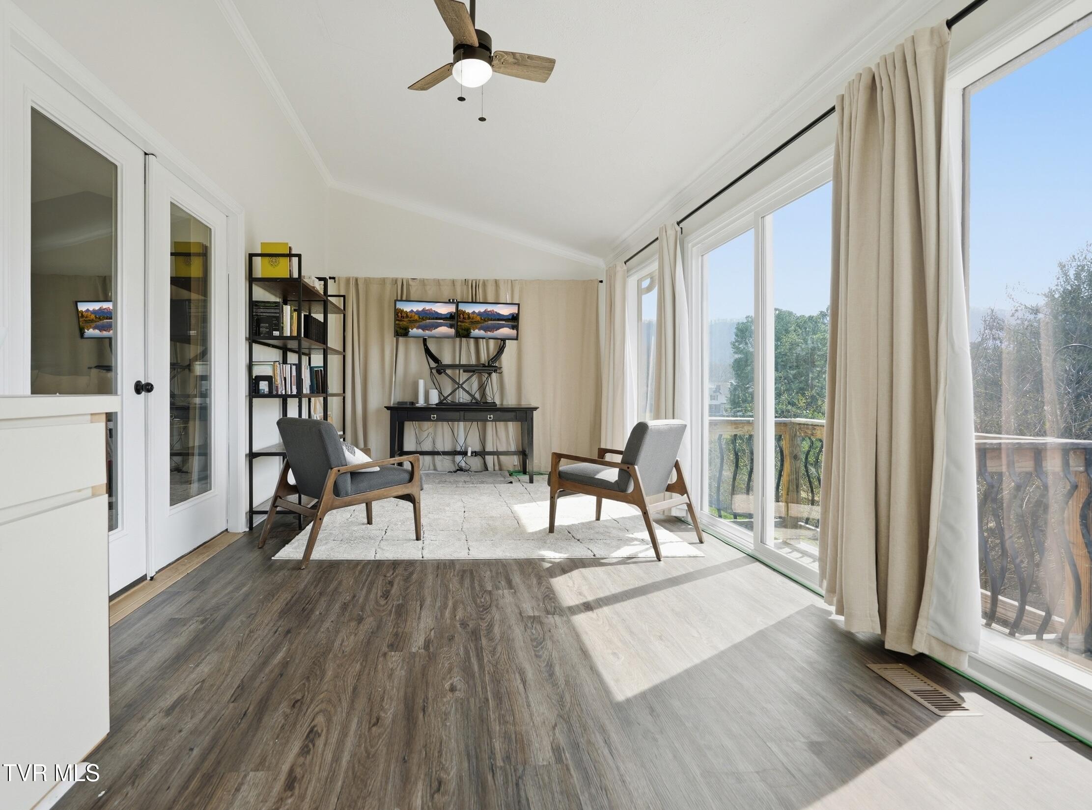 2125 Heatherly Road Kingsport, TN 37660 - Photo 21 of 49 Sun Room