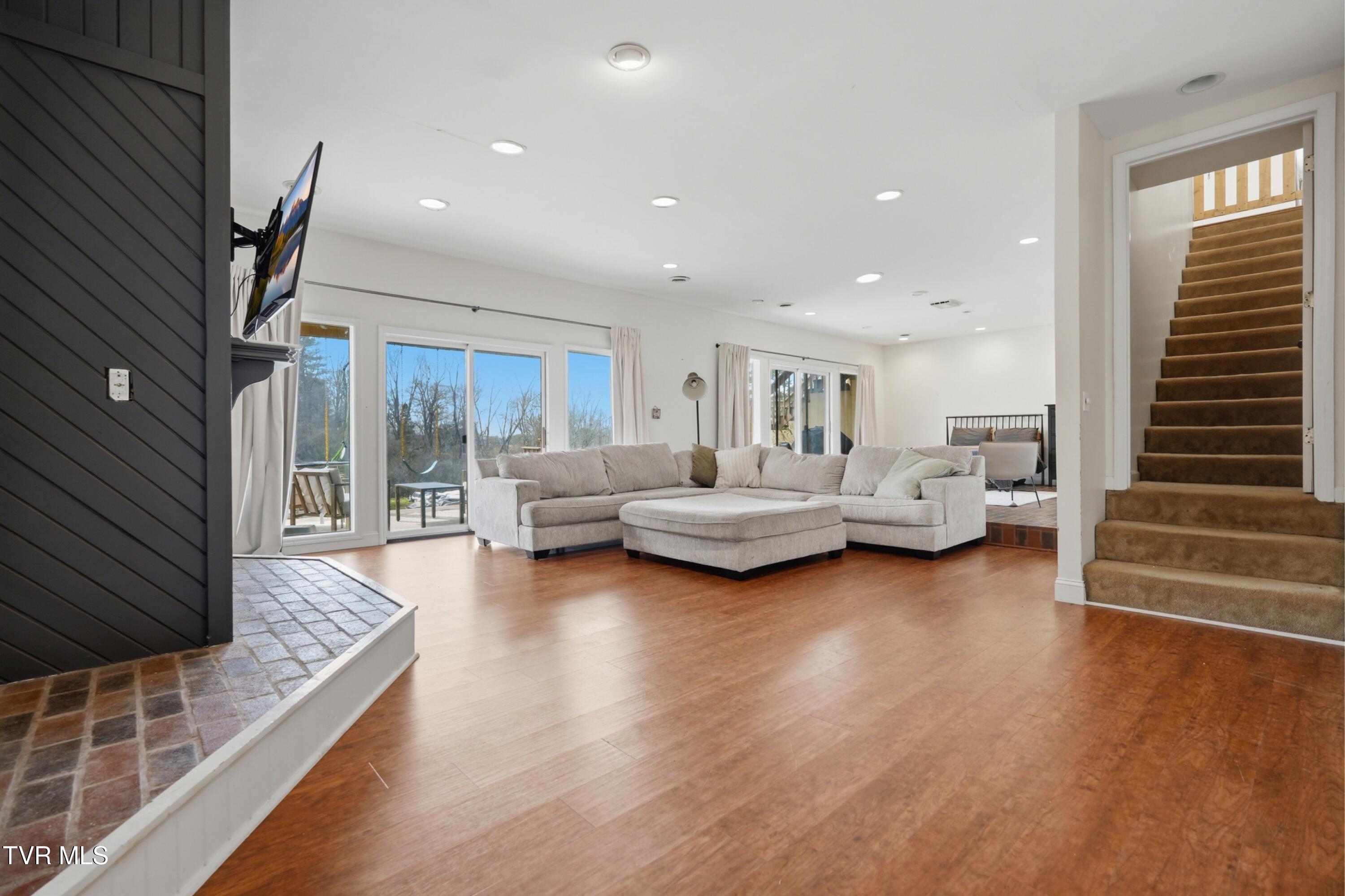 2125 Heatherly Road Kingsport, TN 37660 - Photo 33 of 49 Downstairs