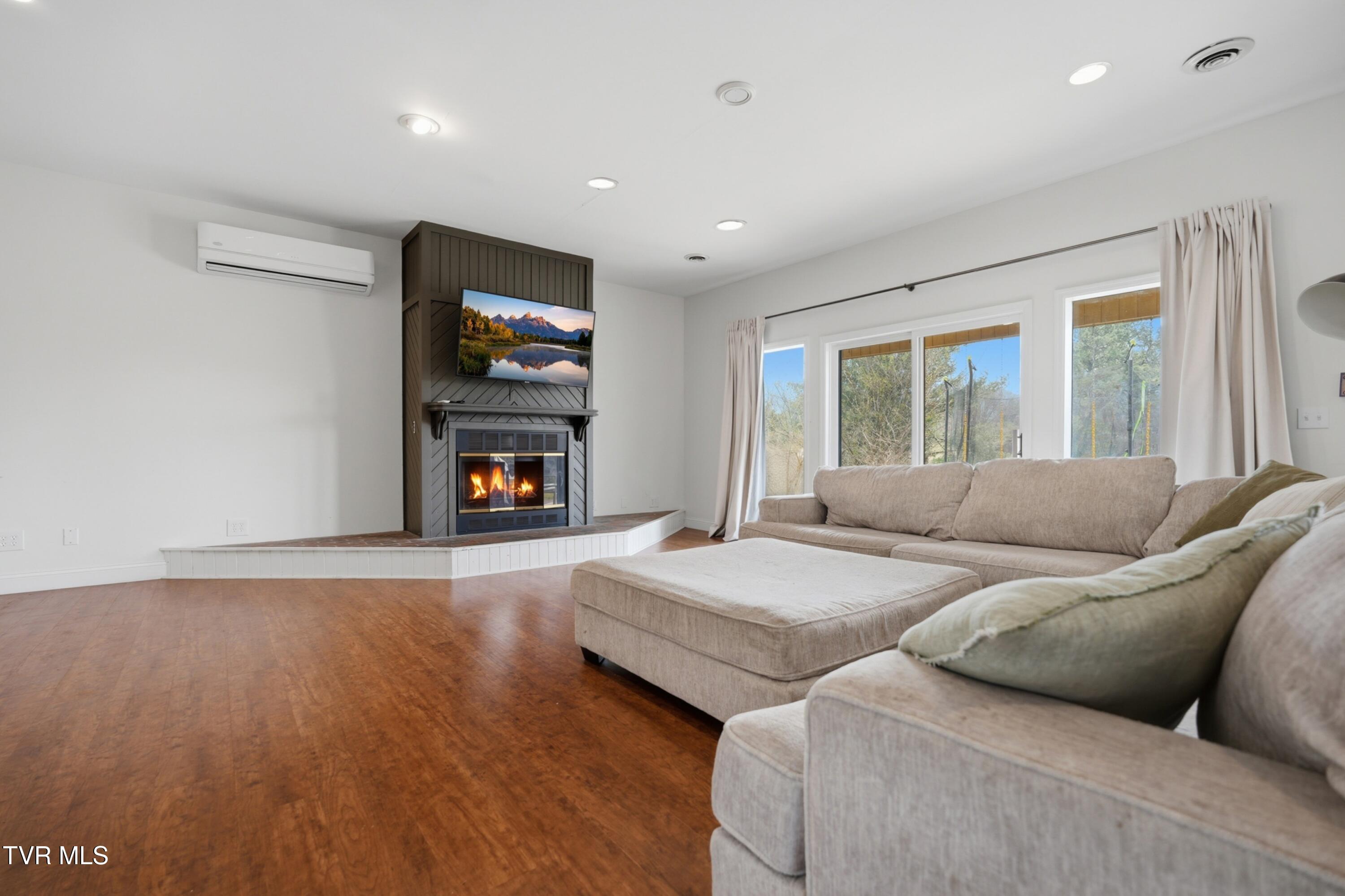 2125 Heatherly Road Kingsport, TN 37660 - Photo 34 of 49 Downstairs