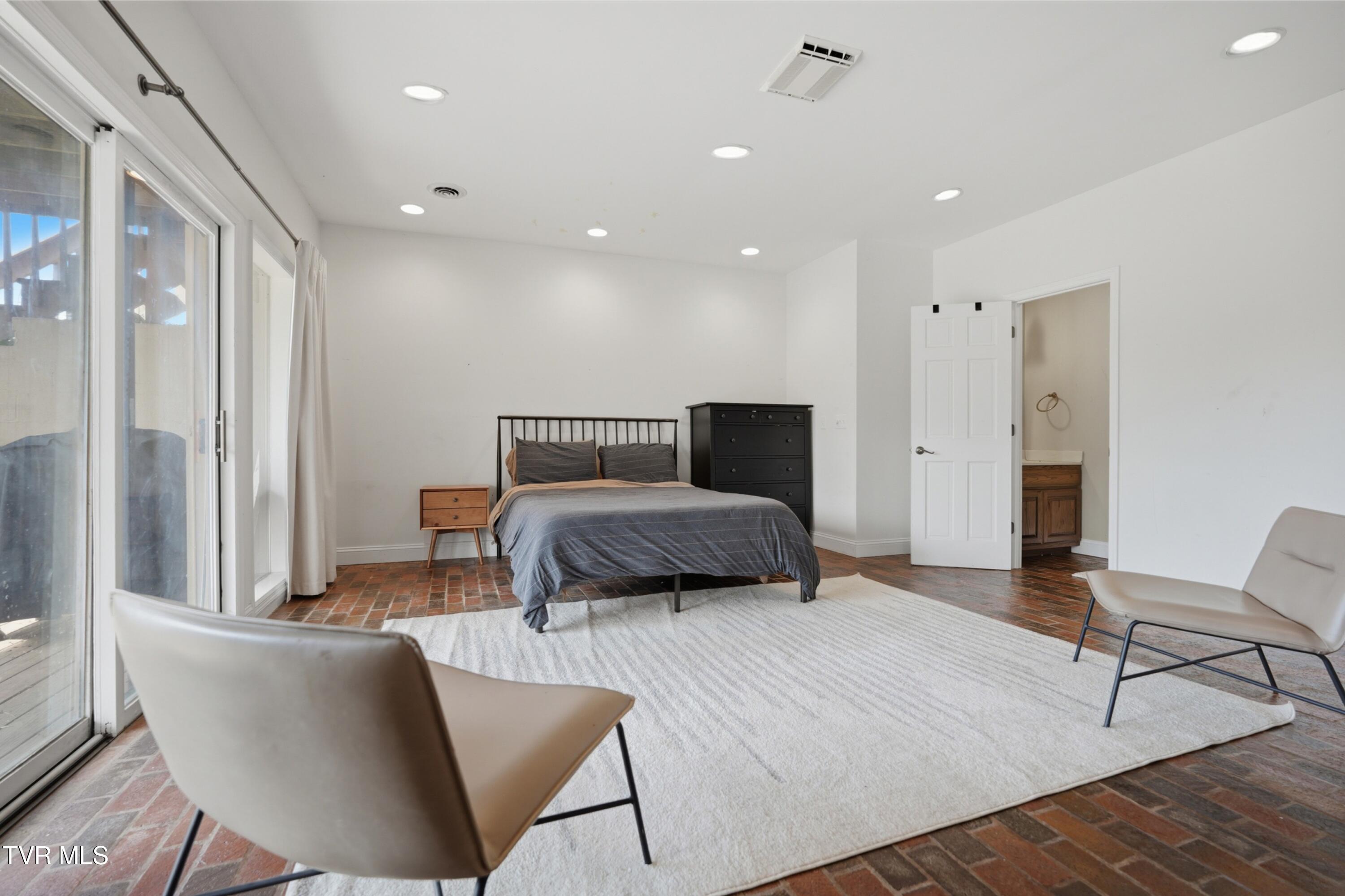 2125 Heatherly Road Kingsport, TN 37660 - Photo 36 of 49 Downstairs