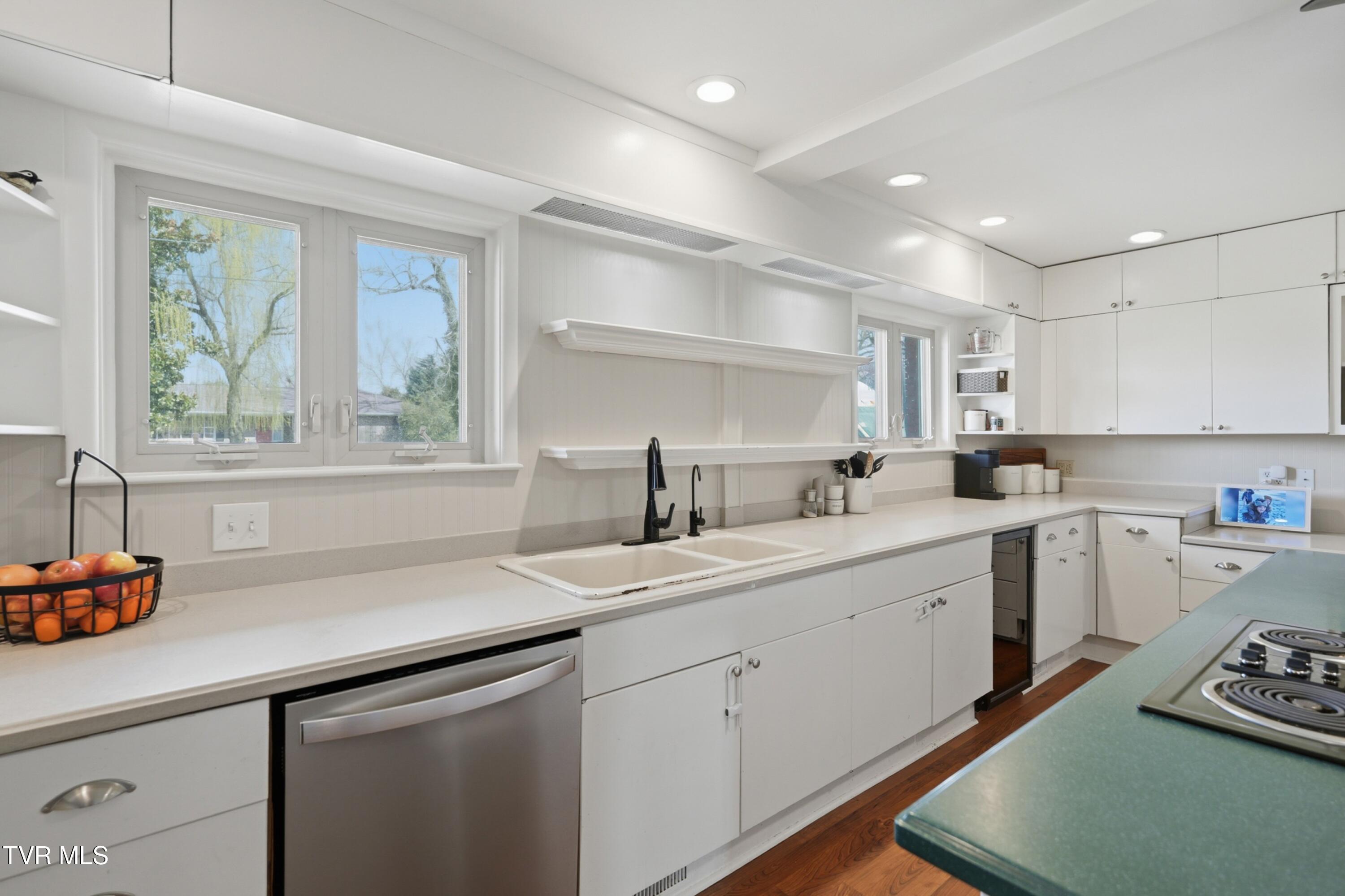 2125 Heatherly Road Kingsport, TN 37660 - Photo 6 of 49 Kitchen