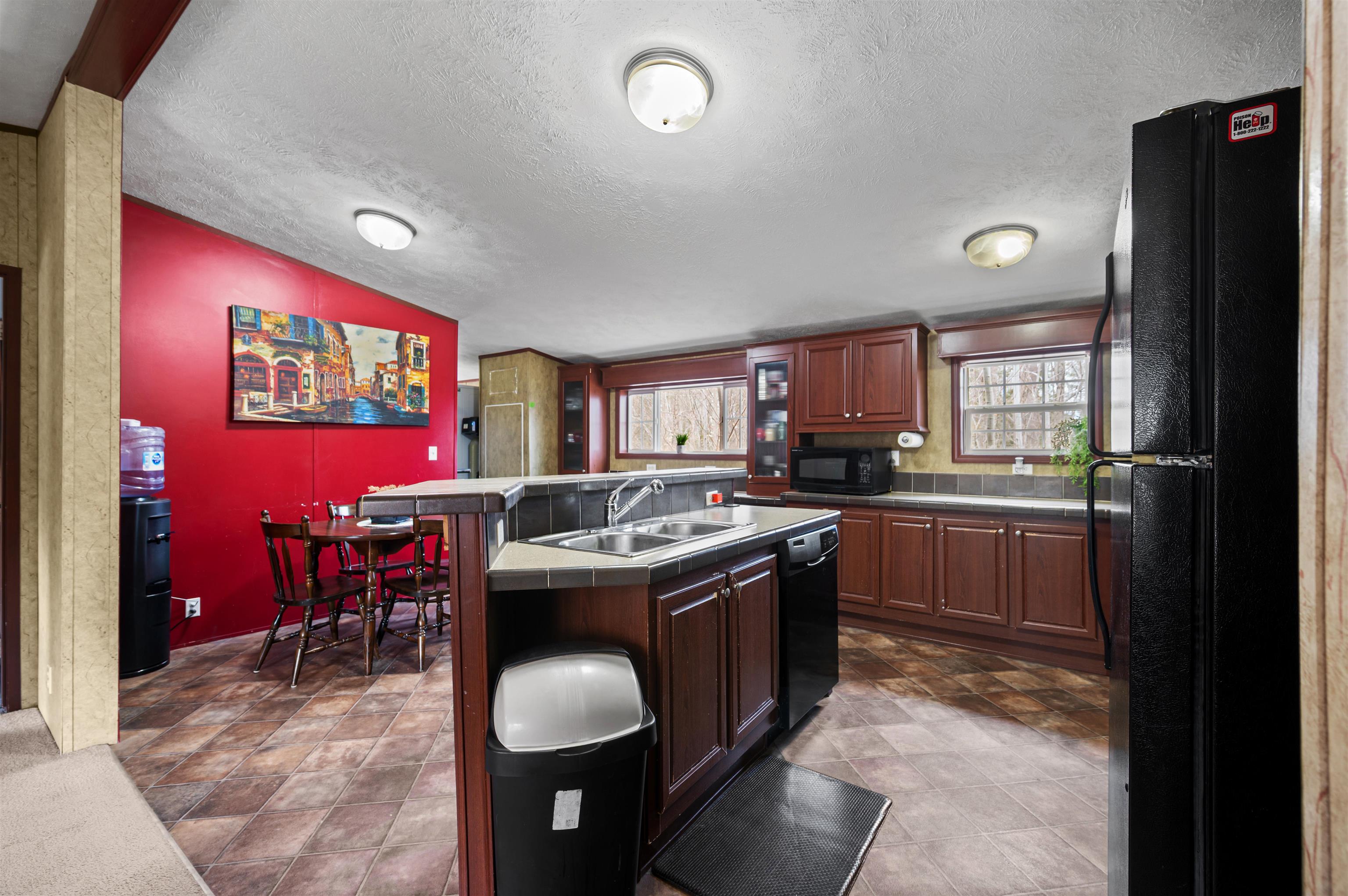 21 Julia Avenue Rochester, NH 03867 - Photo 3 of 31