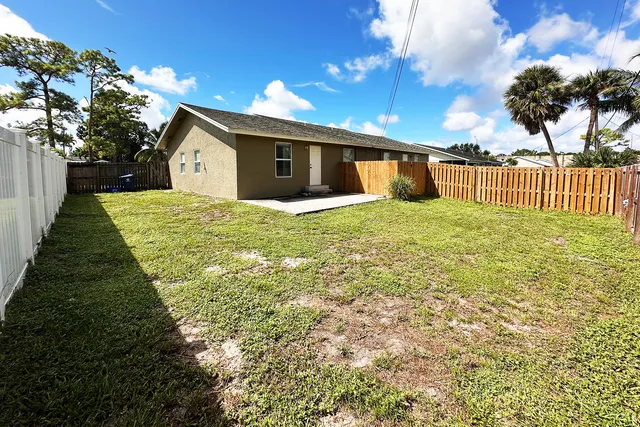 a house view with garden space