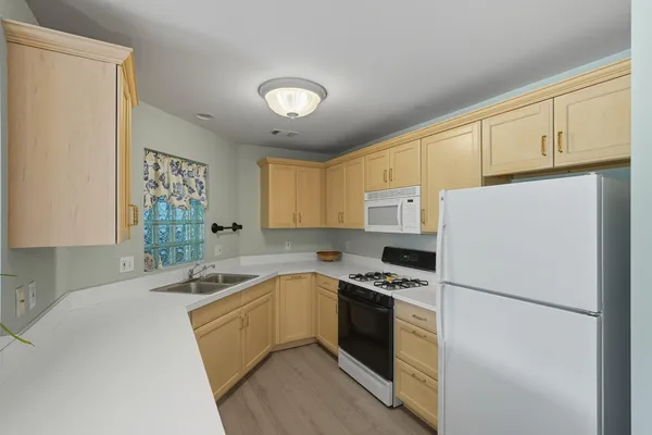 $204,900 | 2649 Georgetowne Drive, Unit B2, Highland, IN 46322