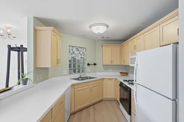 $204,900 | 2649 Georgetowne Drive, Unit B2, Highland, IN 46322