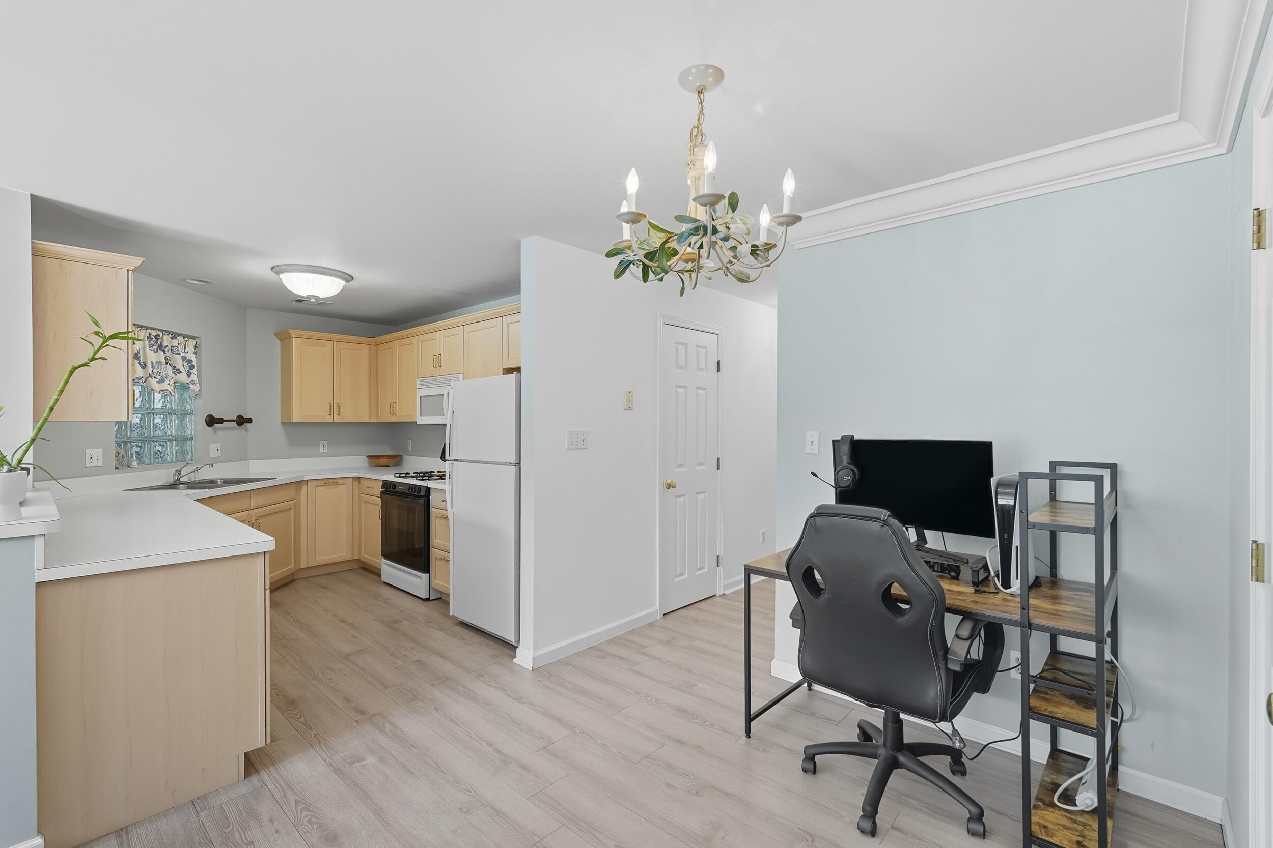 2649 Georgetowne Drive, Unit B2 Highland, IN 46322 - Photo 15 of 25 2500x1667