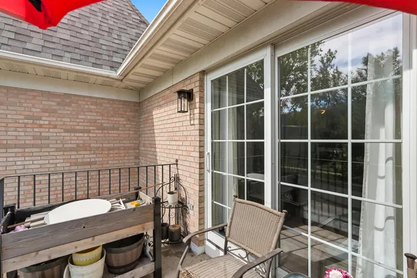 $204,900 | 2649 Georgetowne Drive, Unit B2, Highland, IN 46322