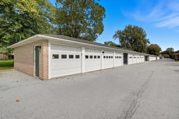 $204,900 | 2649 Georgetowne Drive, Unit B2, Highland, IN 46322