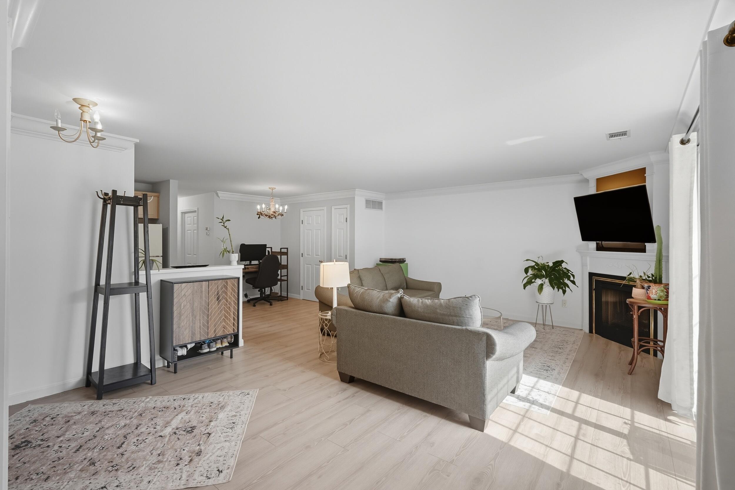 2649 Georgetowne Drive, Unit B2 Highland, IN 46322 - Photo 5 of 25 2500x1666