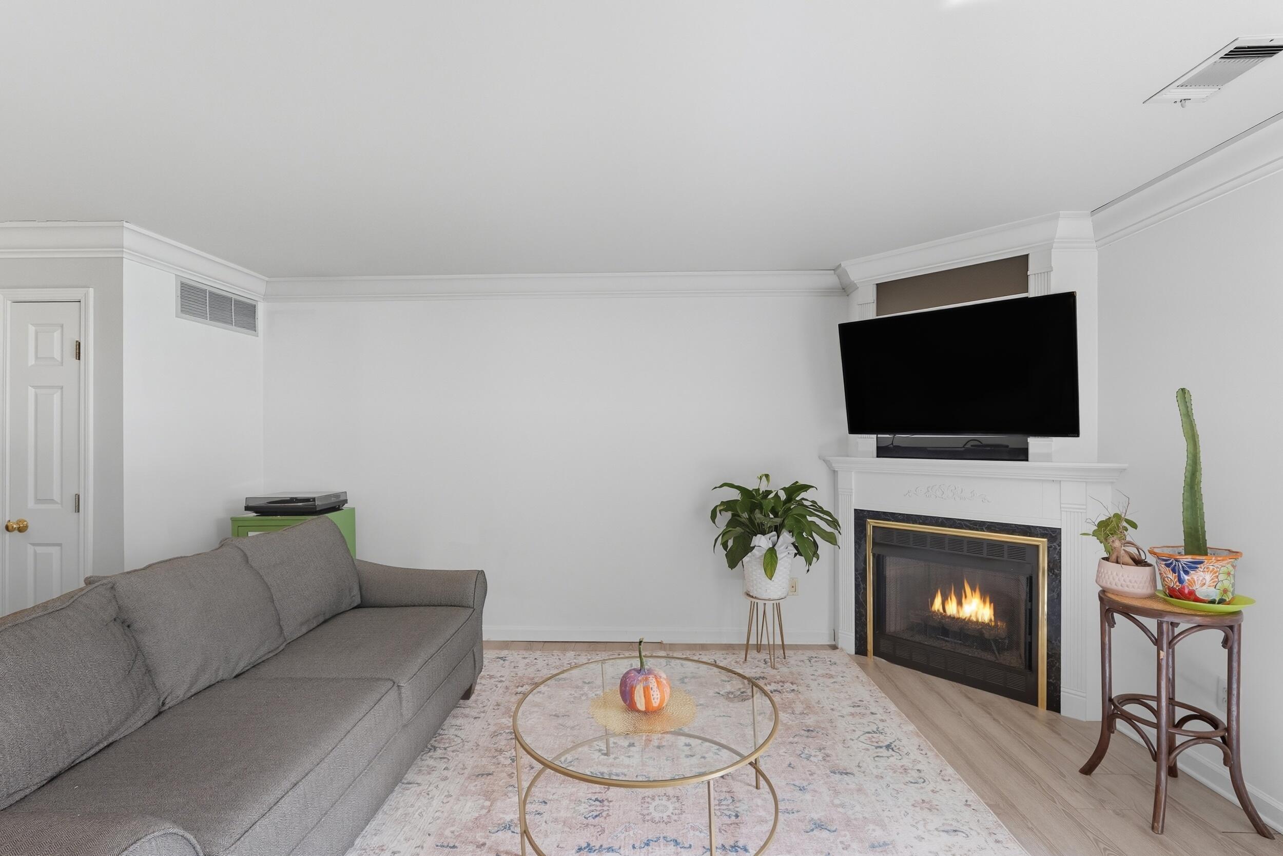 2649 Georgetowne Drive, Unit B2 Highland, IN 46322 - Photo 7 of 25 2500x1668