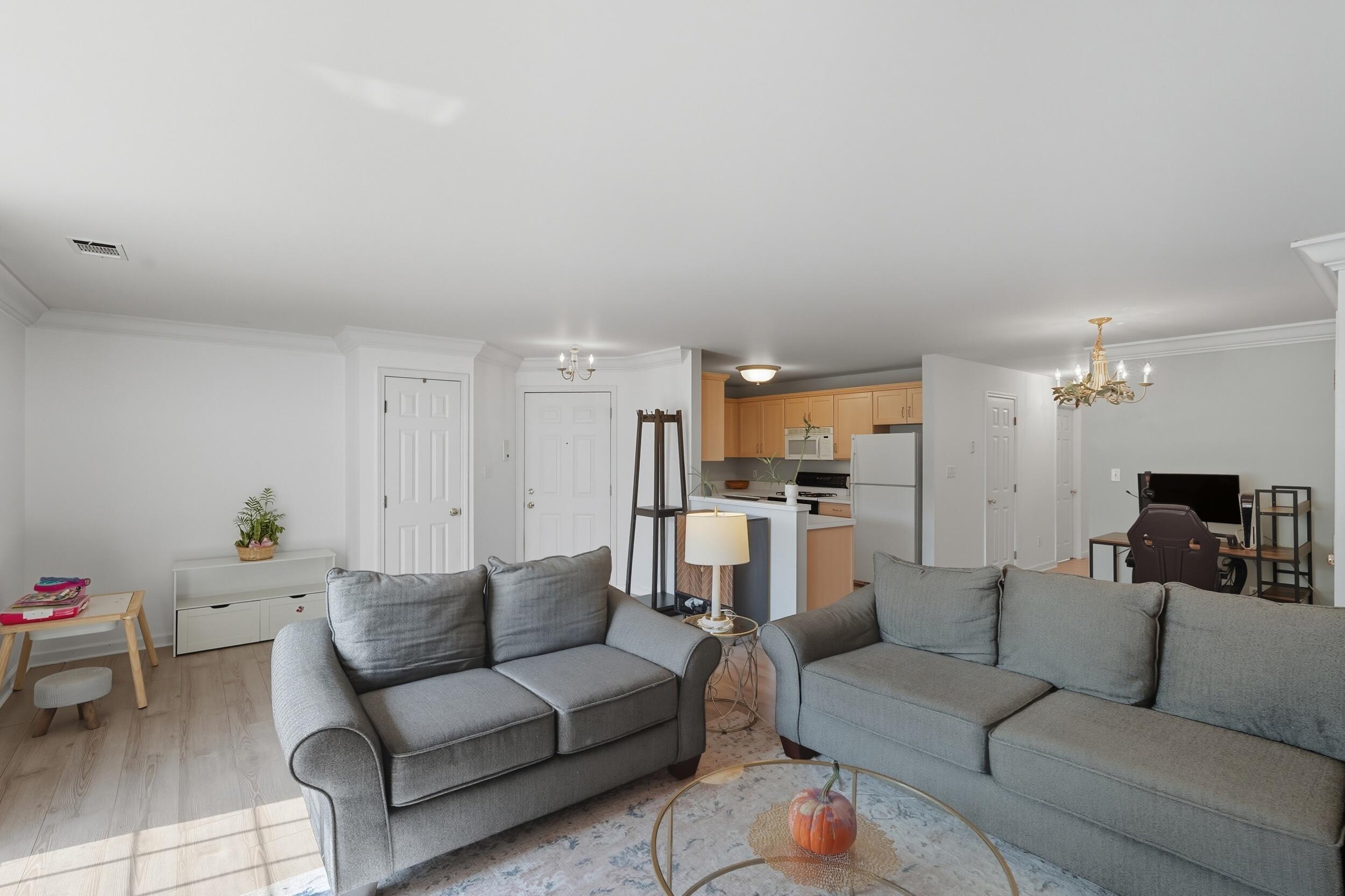 2649 Georgetowne Drive, Unit B2 Highland, IN 46322 - Photo 8 of 25 2500x1666