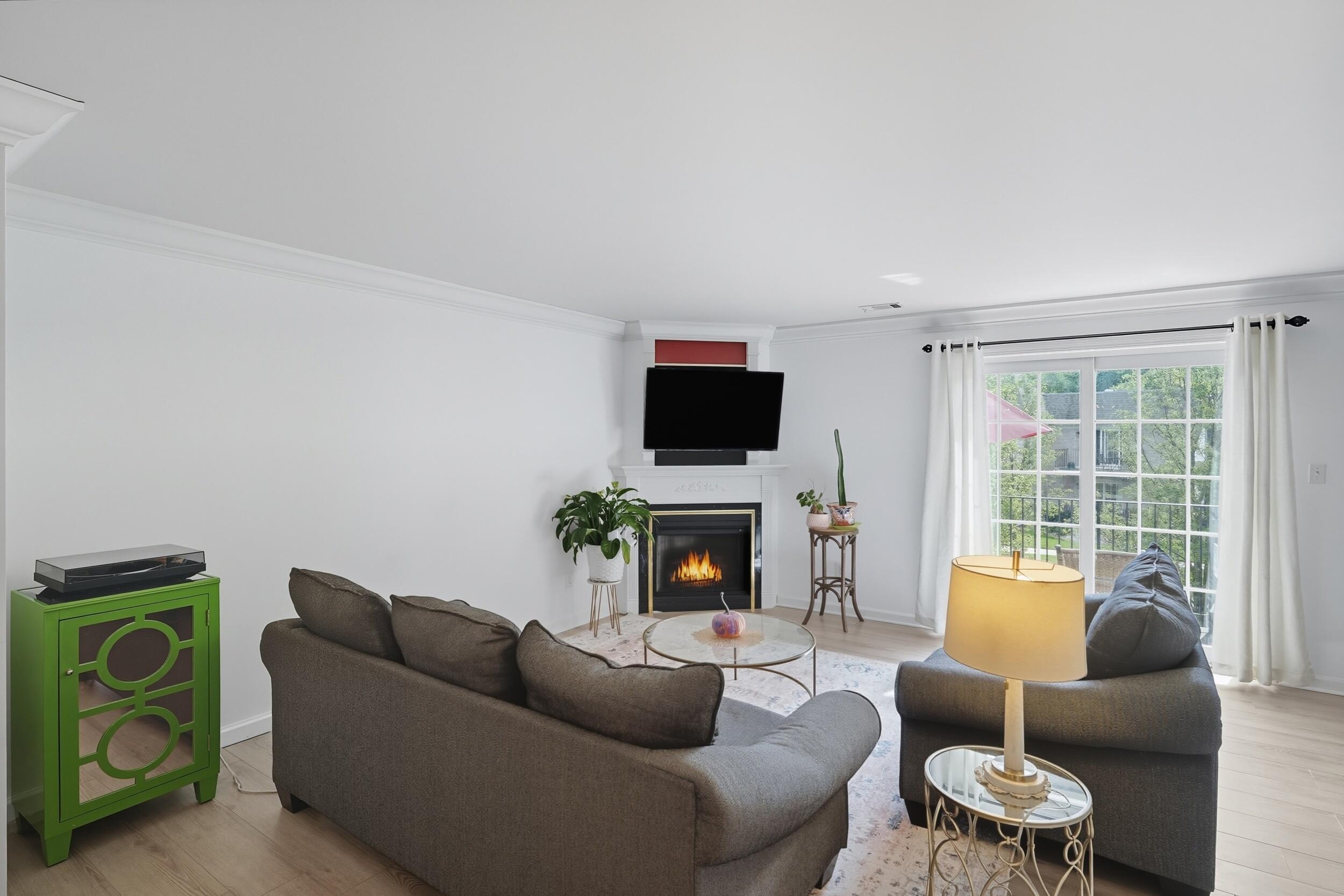 2649 Georgetowne Drive, Unit B2 Highland, IN 46322 - Photo 9 of 25 2500x1667