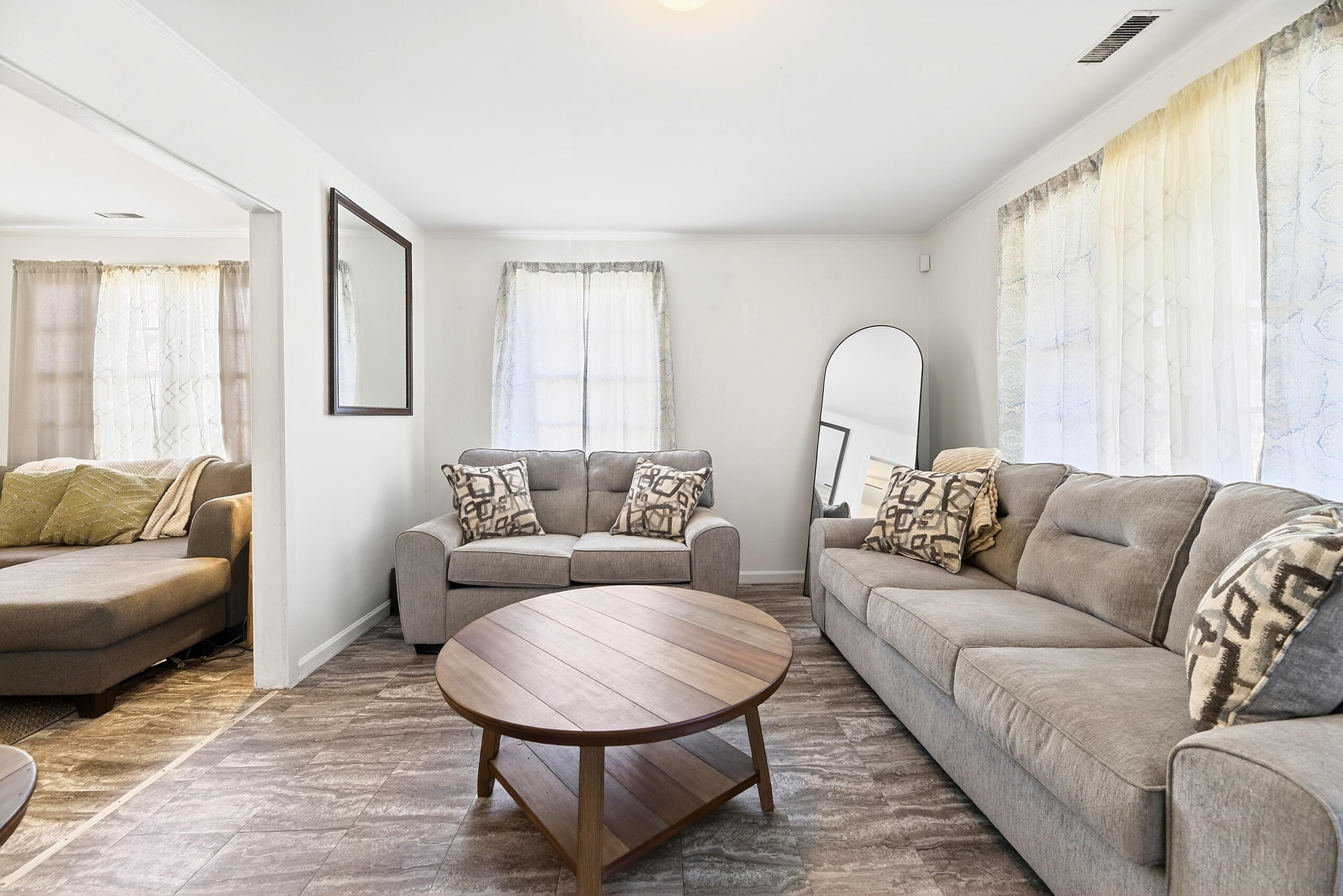 1135 Ellis Avenue Orangeburg, SC 29115 - Photo 5 of 25 Living Room