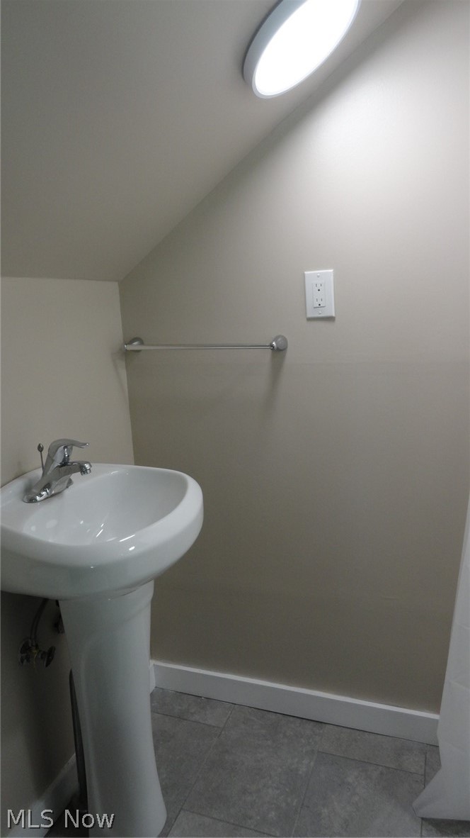 4812 Anderson Road Cleveland, OH 44124 - Photo 27 of 34