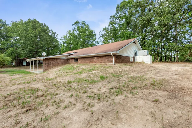 a view of a house with a backyard