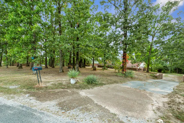 $259,500 | 35 Blue Bird Avenue, Linden, TN 37096