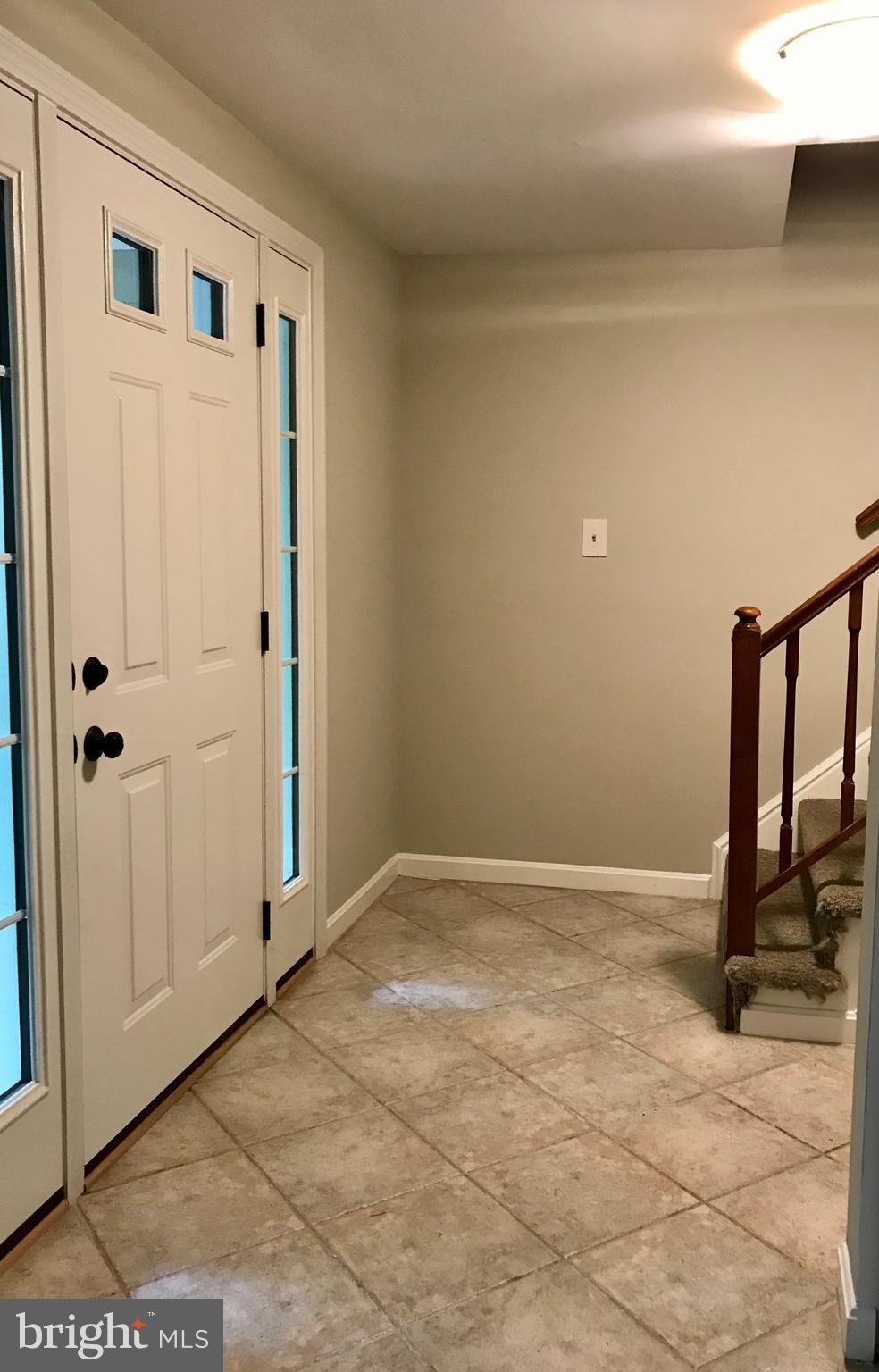 1941 Barton Hill Road Reston, VA 20191 - Photo 16 of 38 Front hall