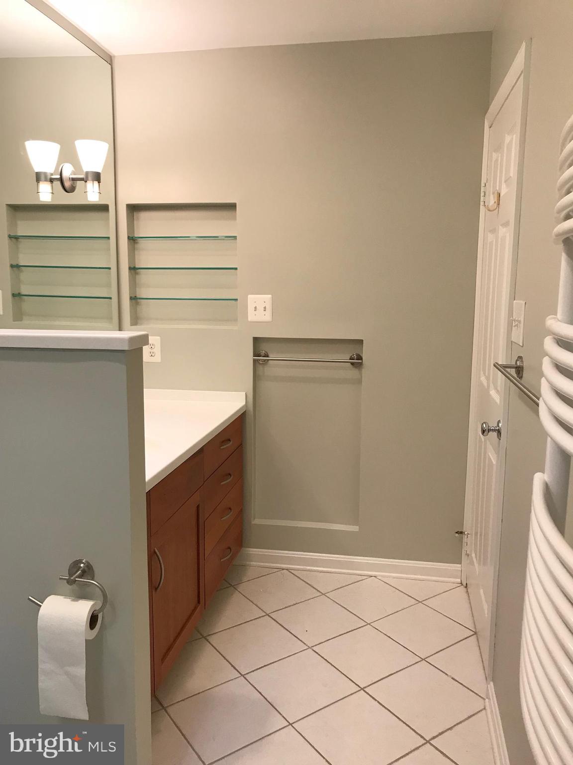 1941 Barton Hill Road Reston, VA 20191 - Photo 20 of 38 Master Bath