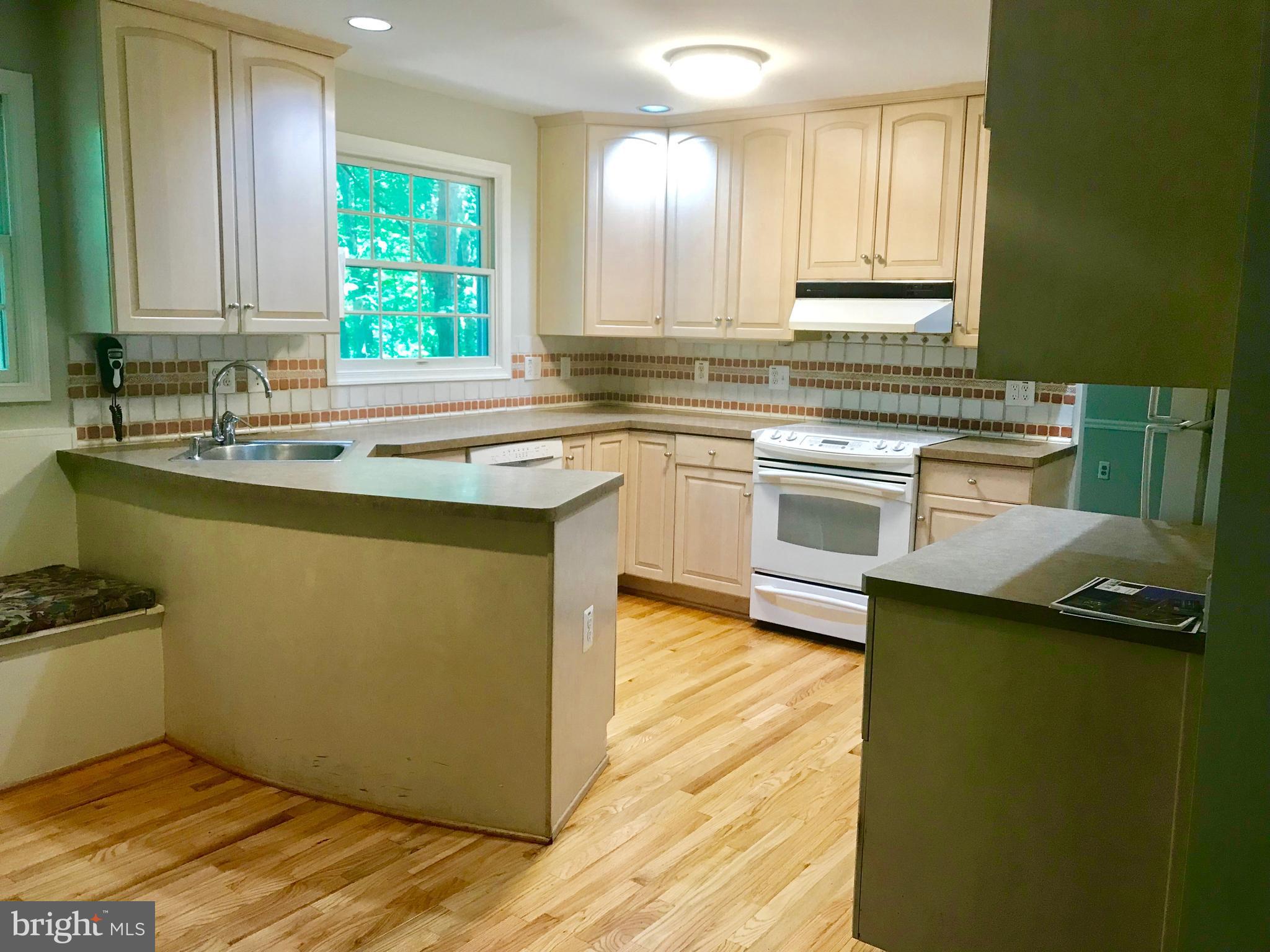 1941 Barton Hill Road Reston, VA 20191 - Photo 7 of 38 Open kitchen